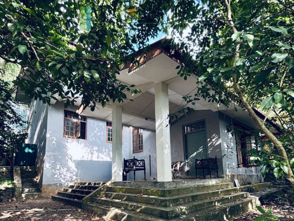 Renovated village house in Heenatigala