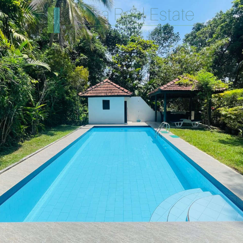 Lakefront villa with pool