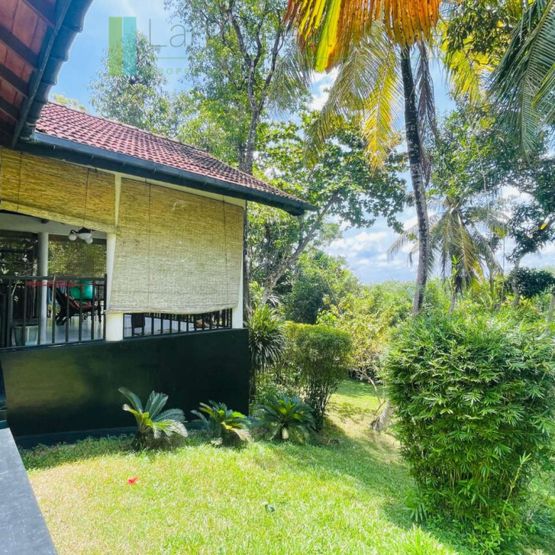 Lakefront villa with pool