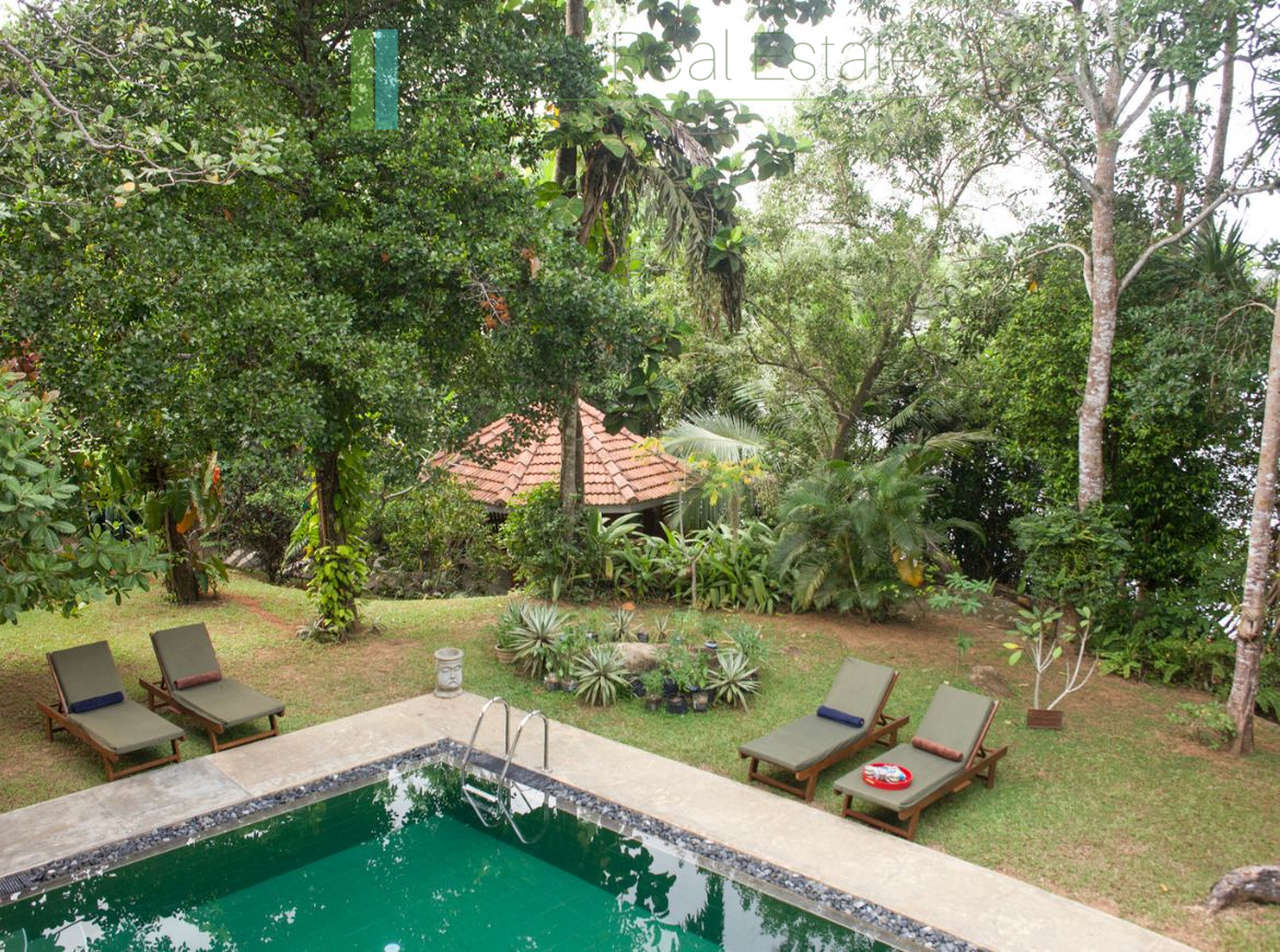 Lakefront villa on Rathgama Lagoon