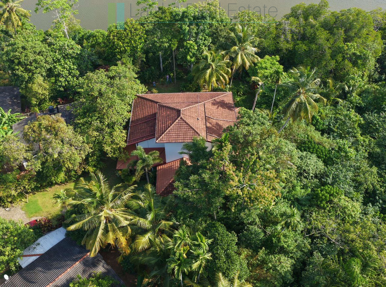 Lakefront villa on Rathgama Lagoon
