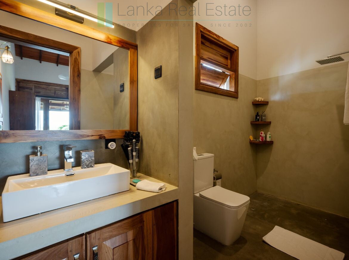 Two-bedroom villa with views near Tangalle