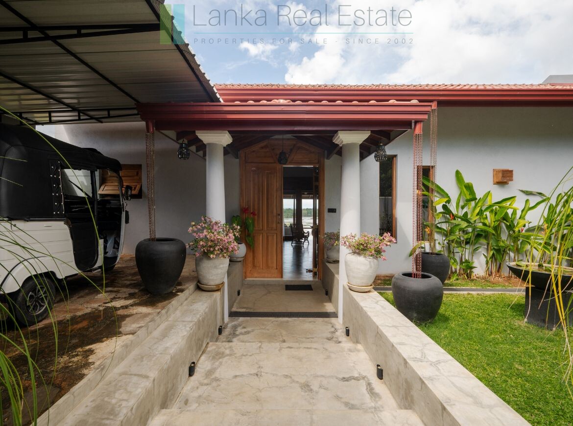 Two-bedroom villa with views near Tangalle