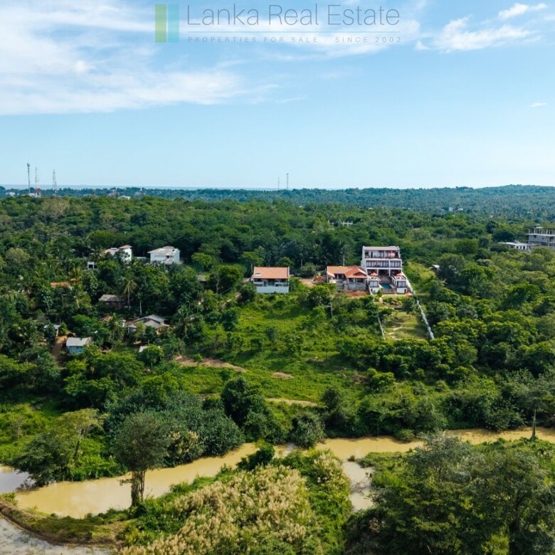 Two-bedroom villa with views near Tangalle