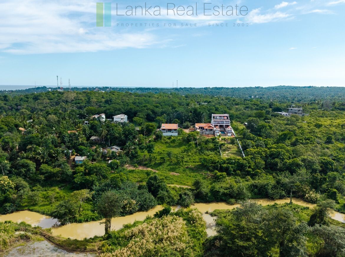 Two-bedroom villa with views near Tangalle