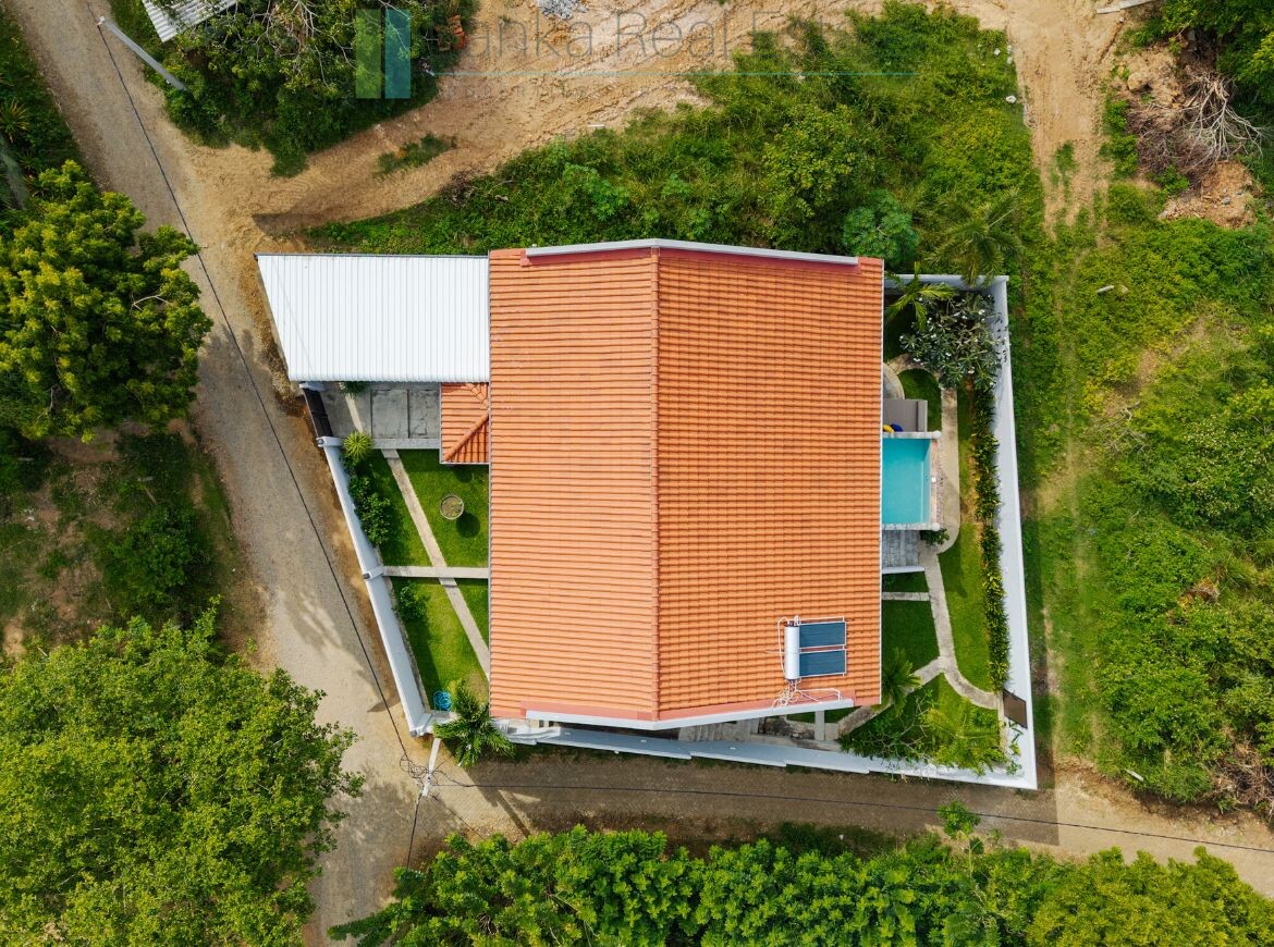 Two-bedroom villa with views near Tangalle