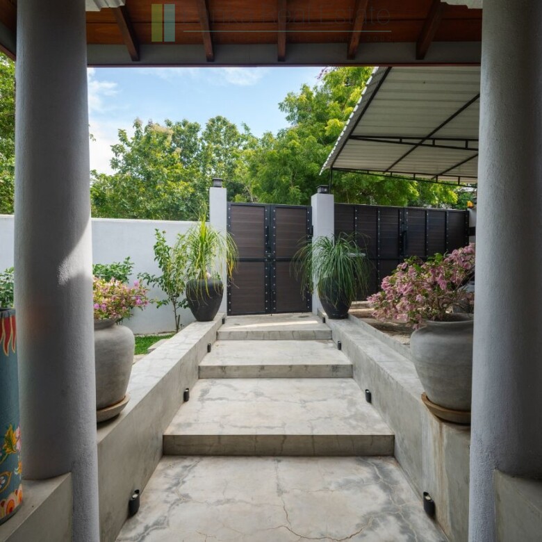 Two-bedroom villa with views near Tangalle