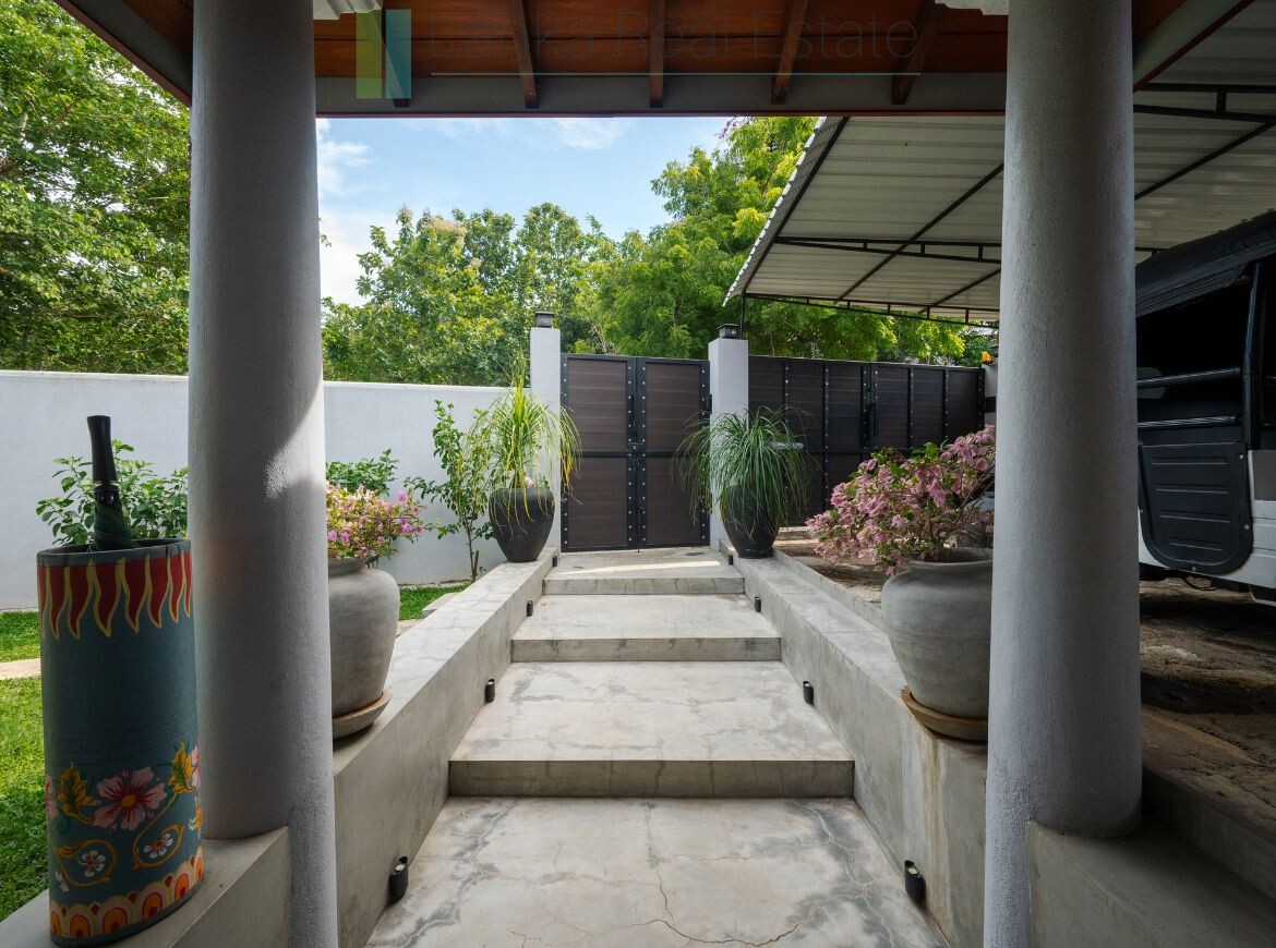 Two-bedroom villa with views near Tangalle
