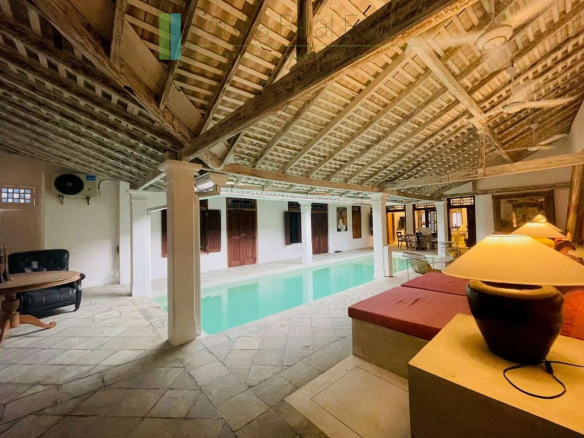 Galle Fort house with commercial frontage to shopping street