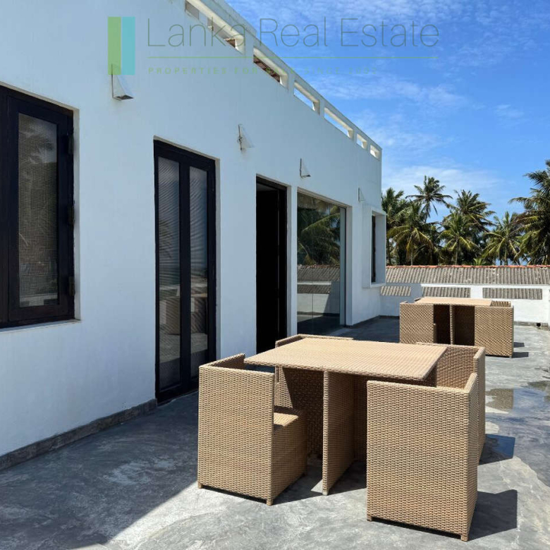 Dondra oceanfront villa