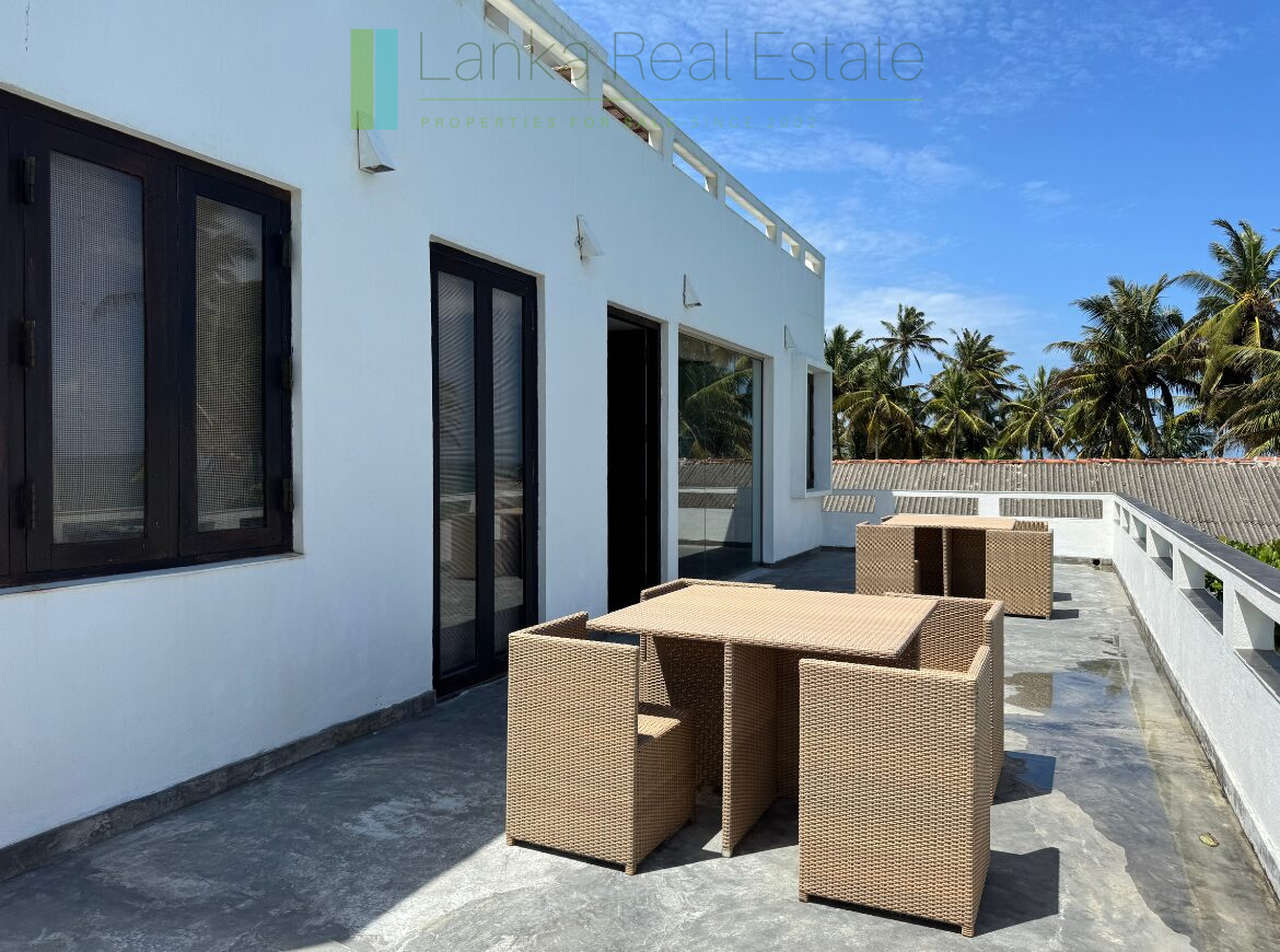 Dondra oceanfront villa