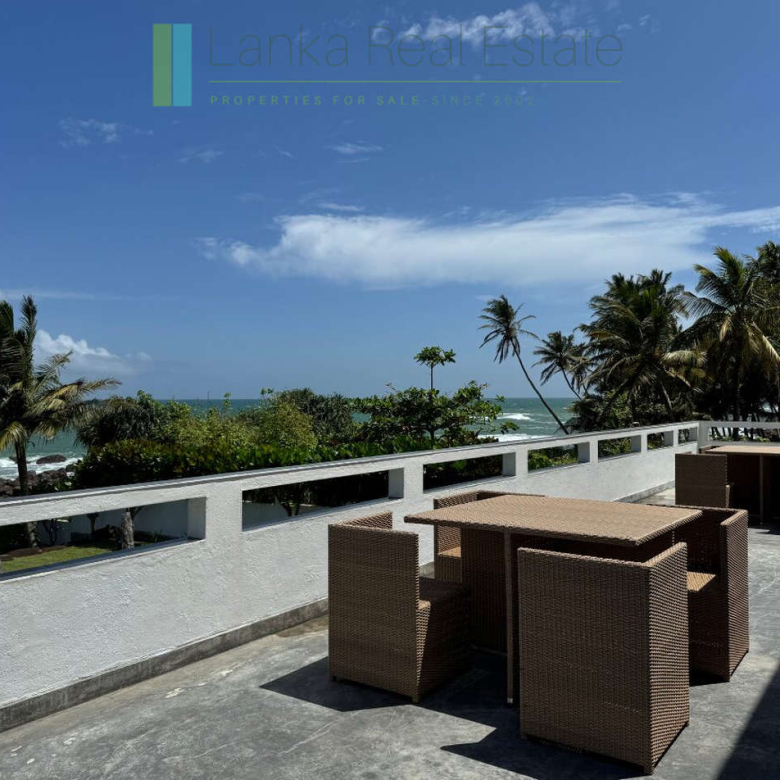 Dondra oceanfront villa
