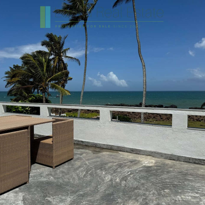 Dondra oceanfront villa