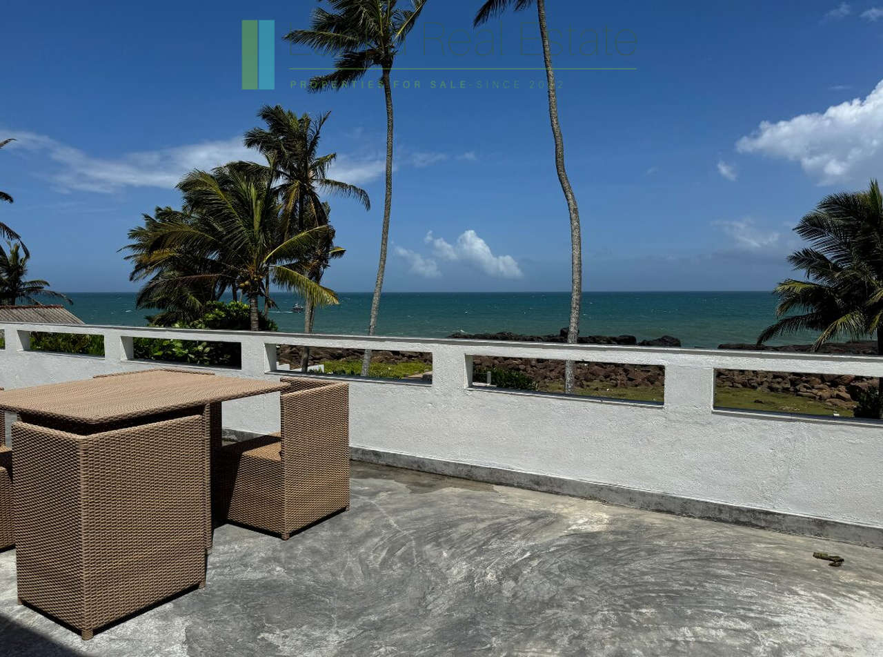 Dondra oceanfront villa