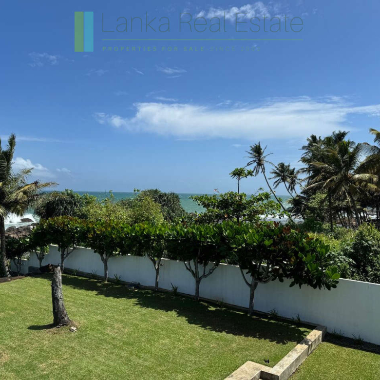 Dondra oceanfront villa