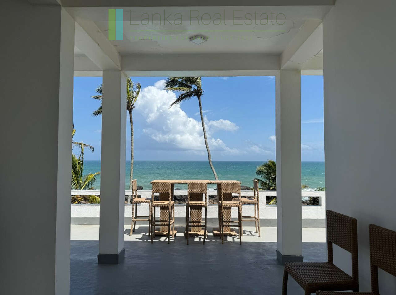 Dondra oceanfront villa