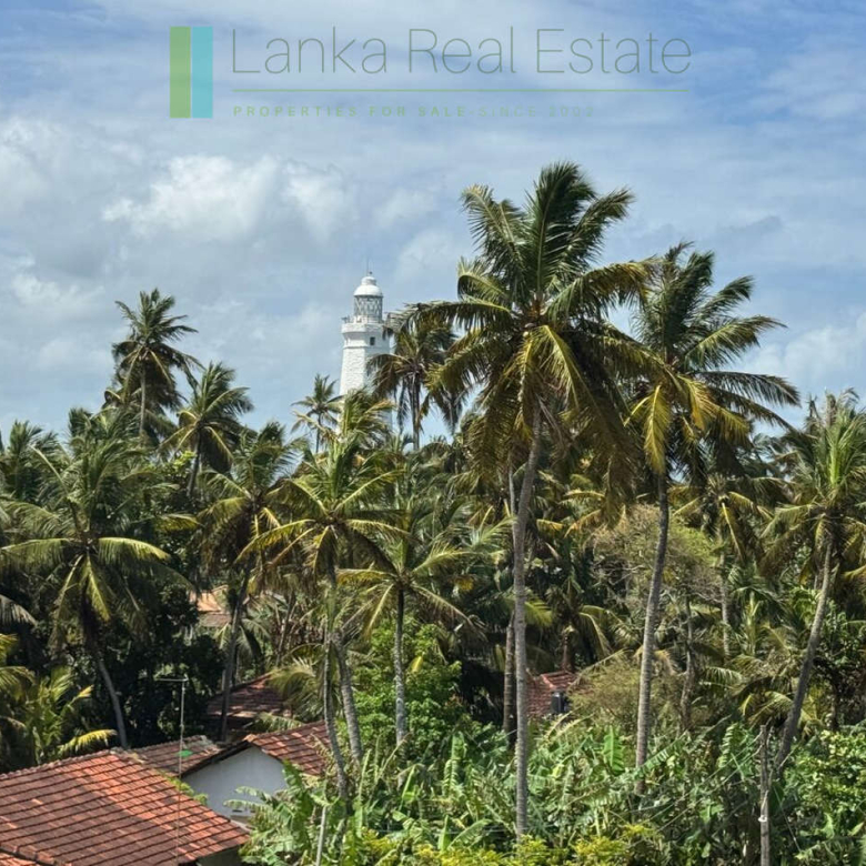 Dondra oceanfront villa