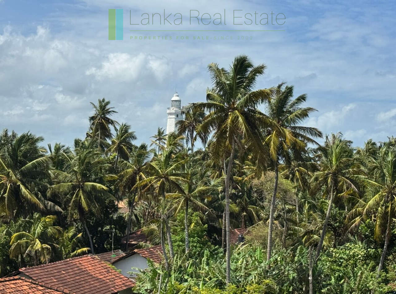 Dondra oceanfront villa