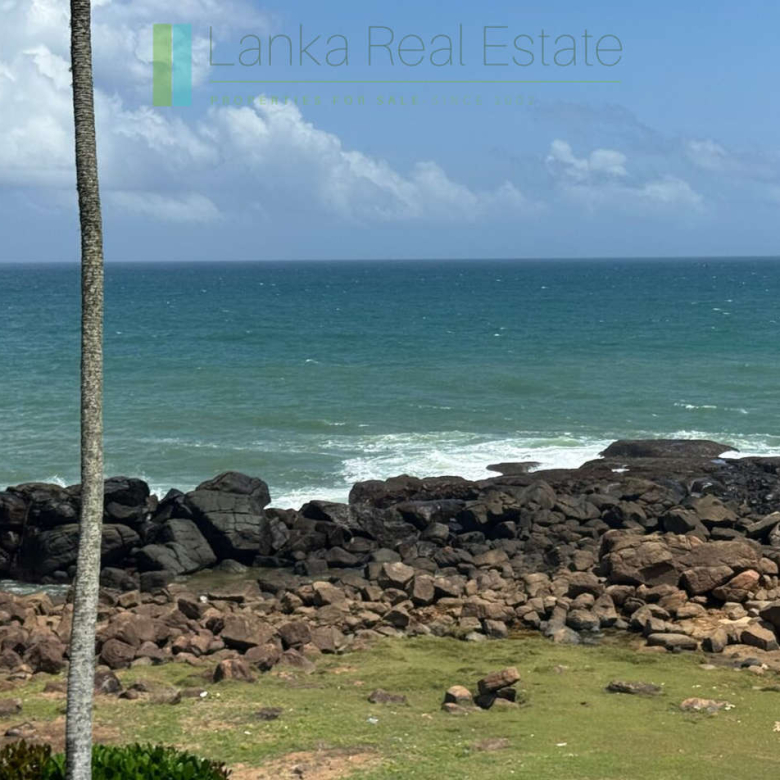 Dondra oceanfront villa