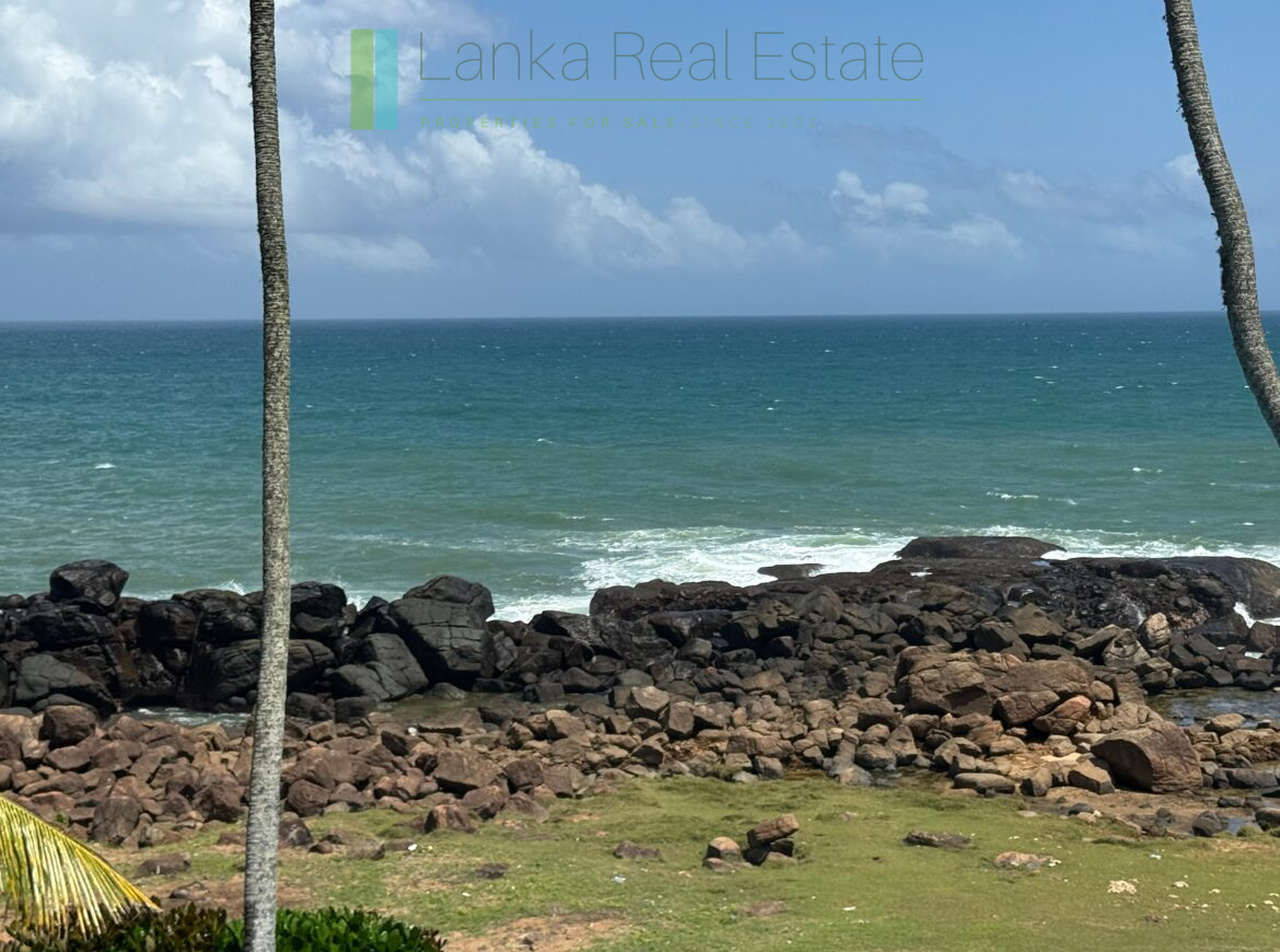 Dondra oceanfront villa