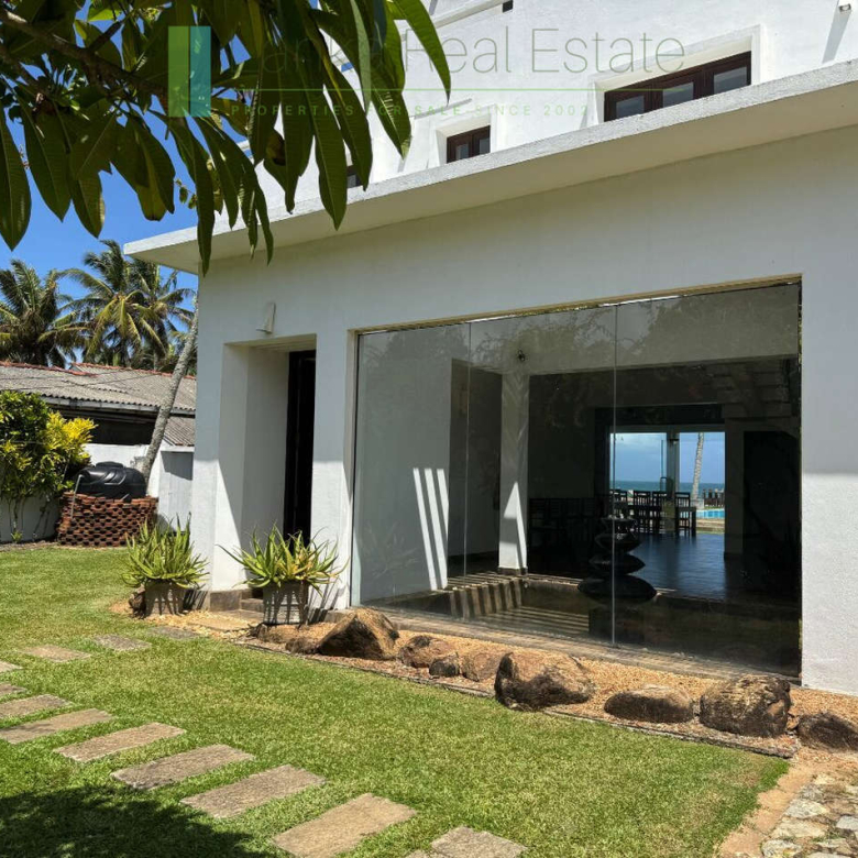 Dondra oceanfront villa
