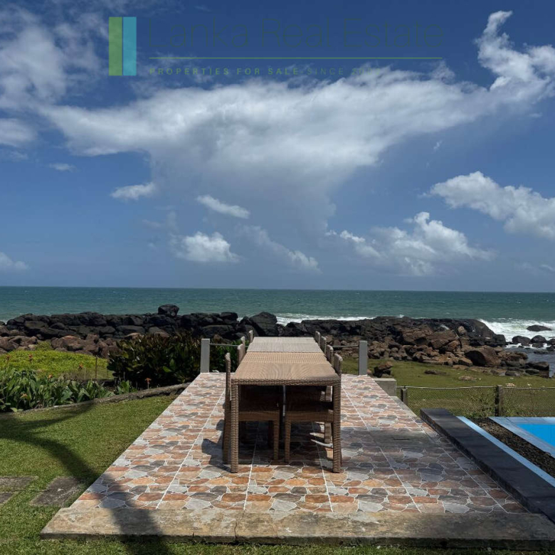 Dondra oceanfront villa