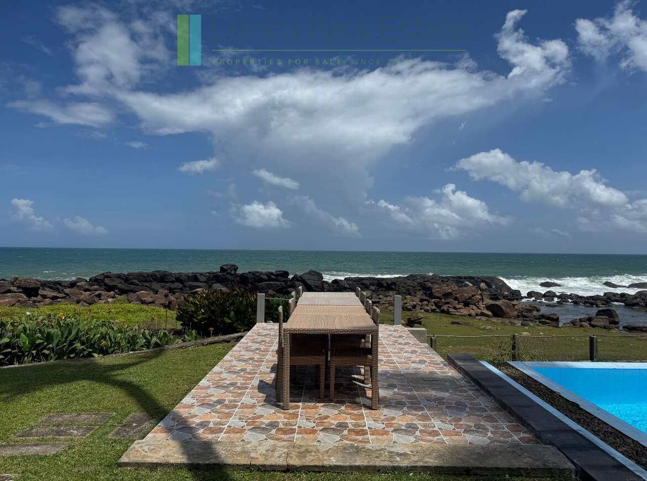 Dondra oceanfront villa