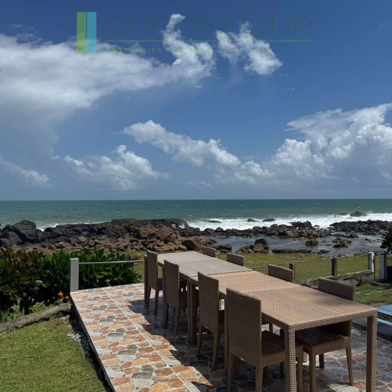 Dondra oceanfront villa