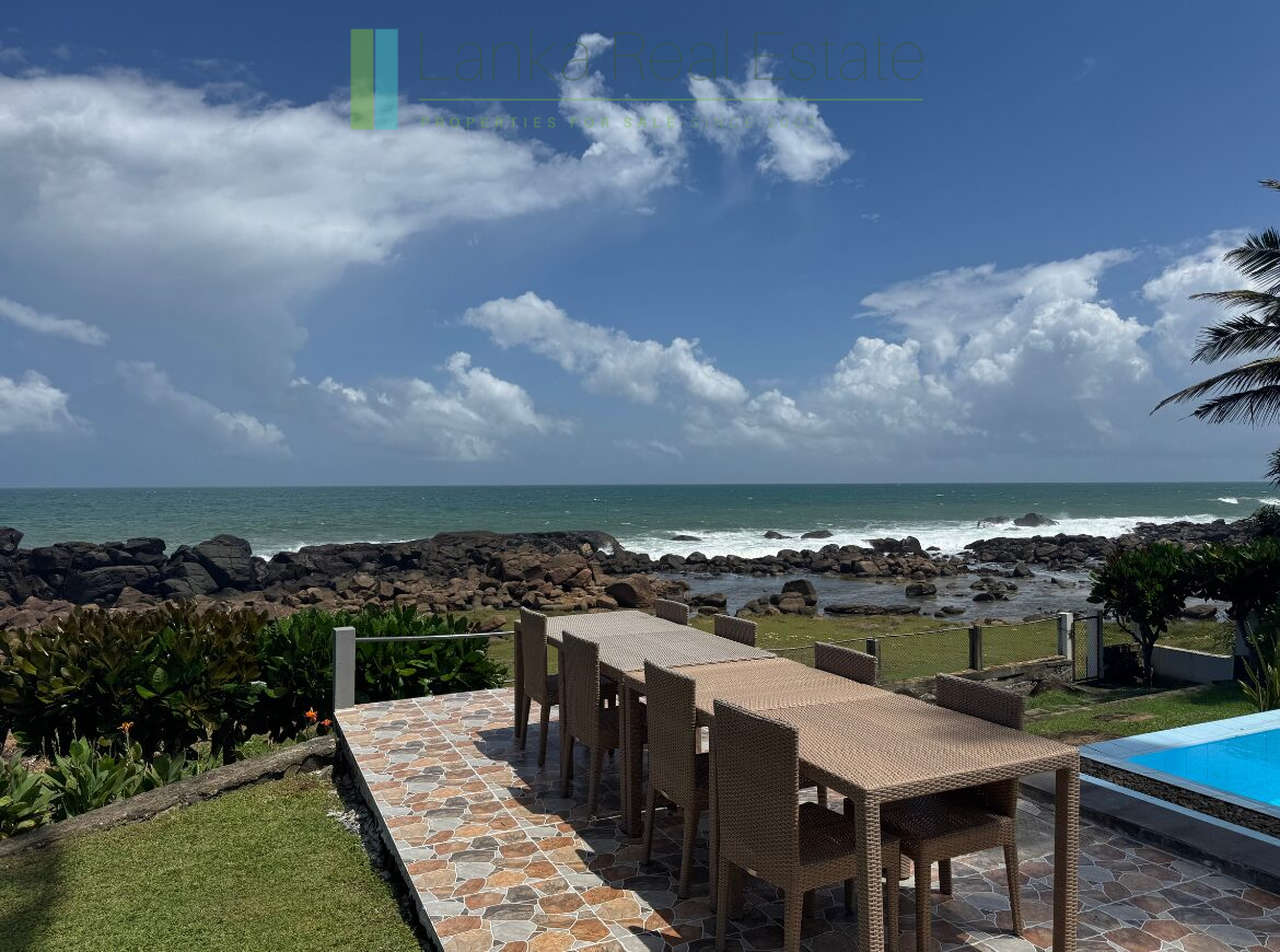 Dondra oceanfront villa