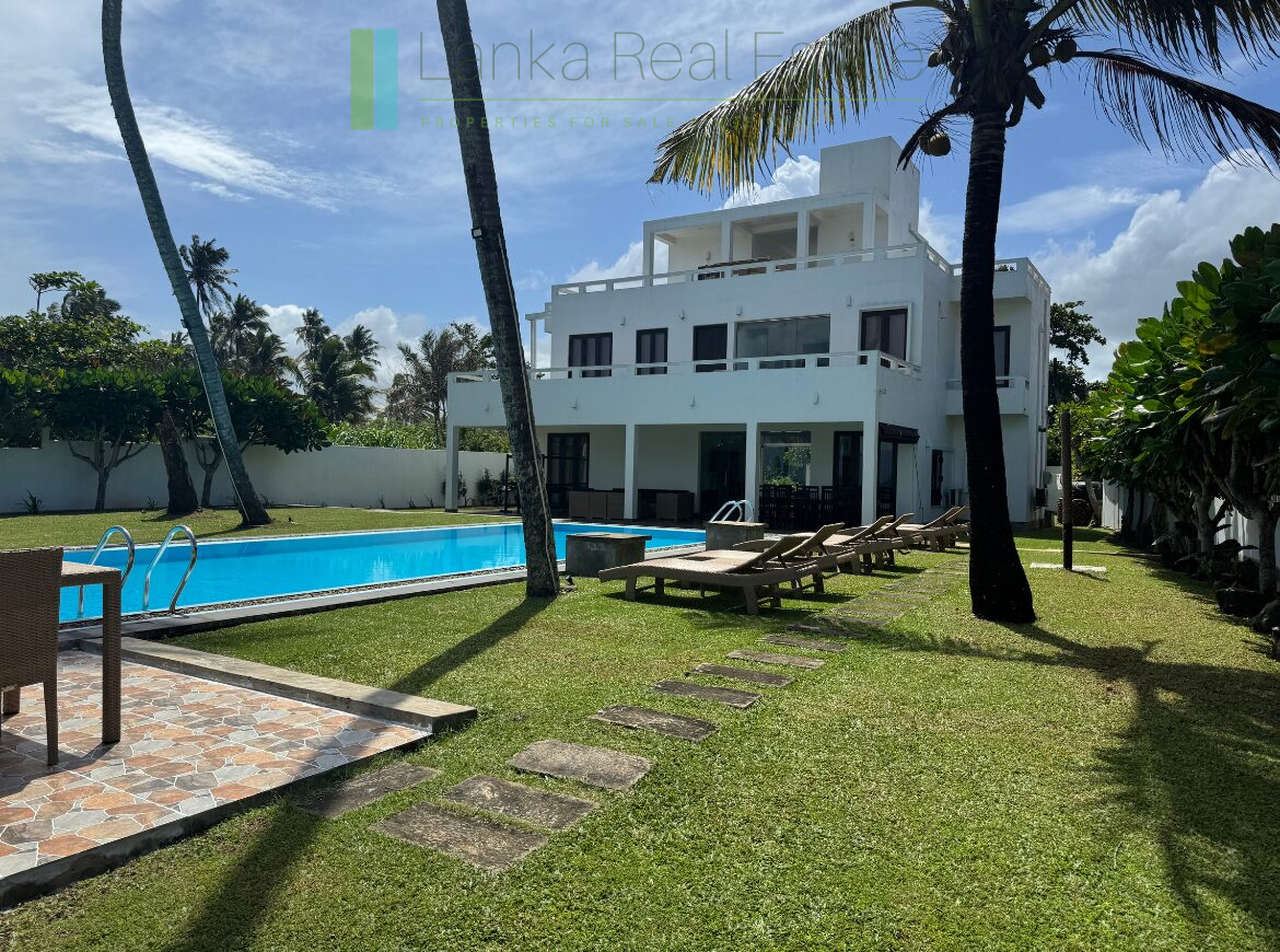 Dondra oceanfront villa