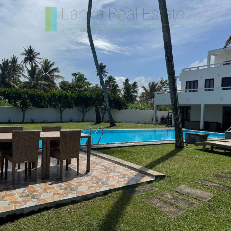 Dondra oceanfront villa