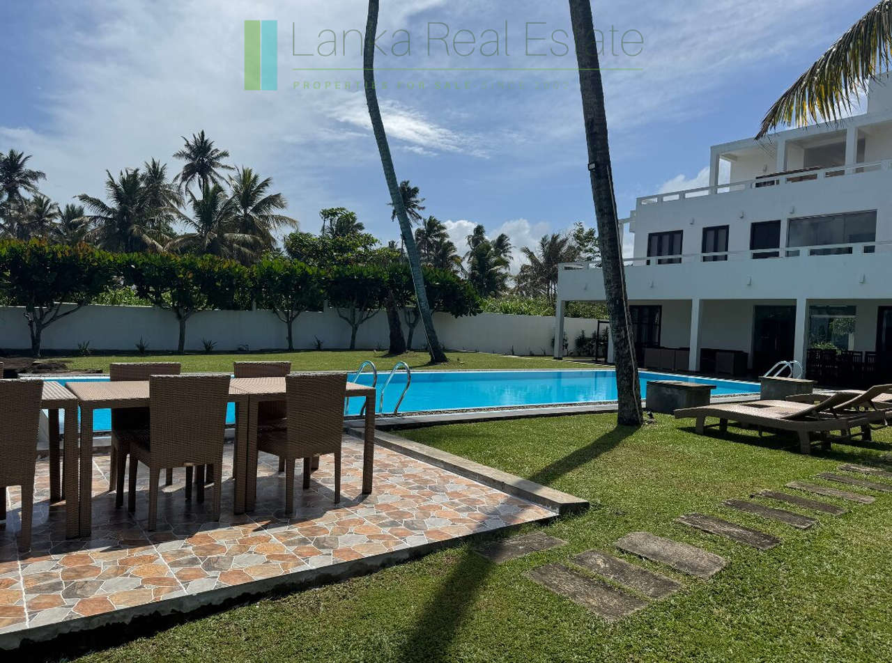 Dondra oceanfront villa