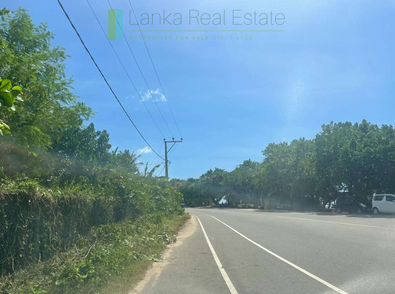Beach facing land in Ahangama