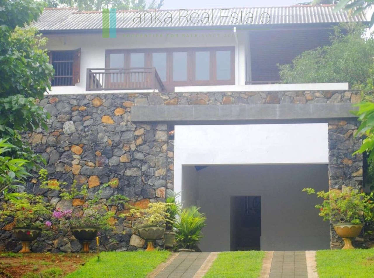 Large villa on the outskirts of Galle