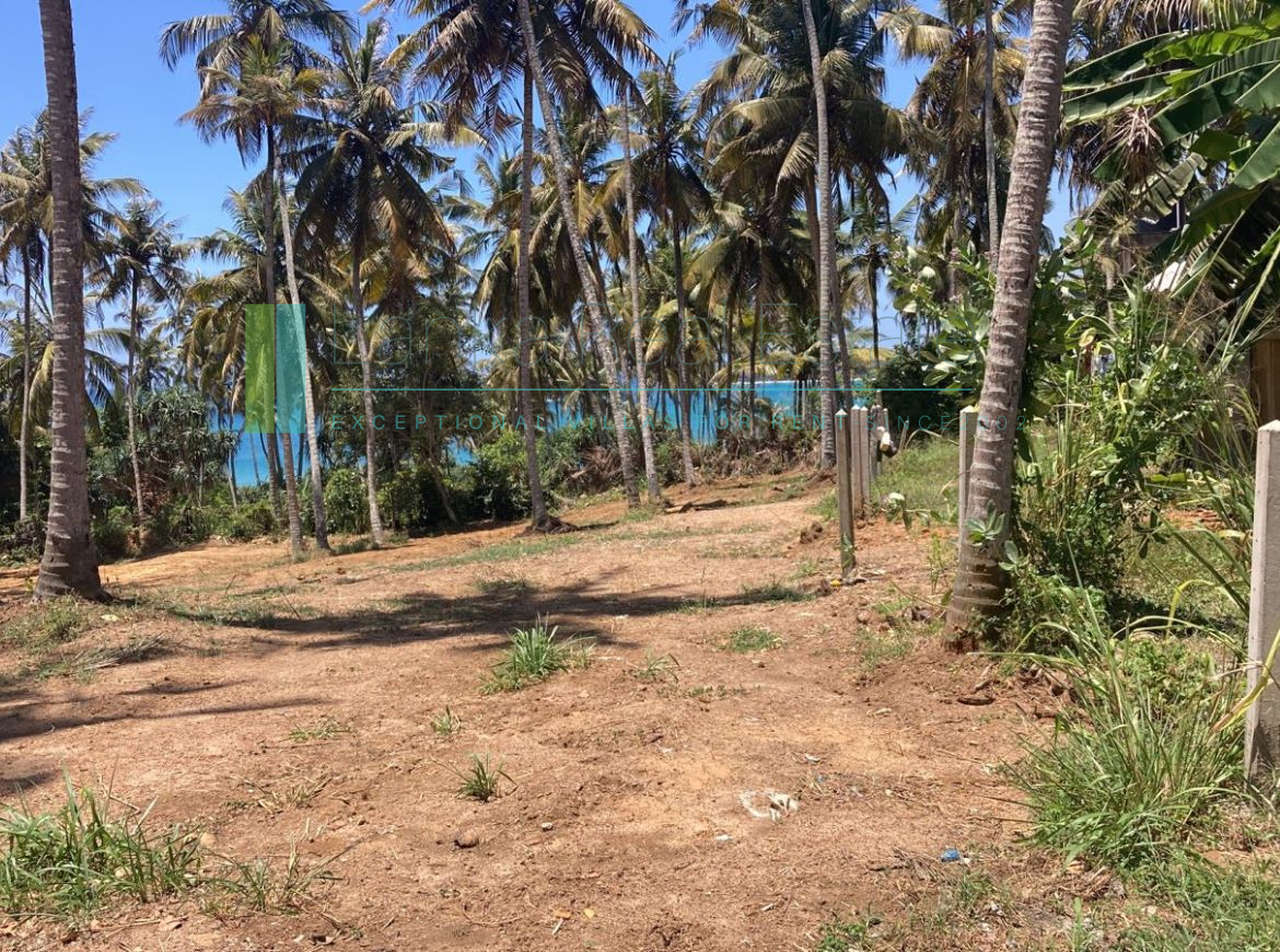 Ocean-view plot in Hiriketiya