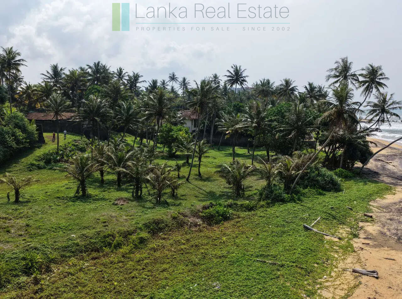 Beachfront development opportunity in Gintota
