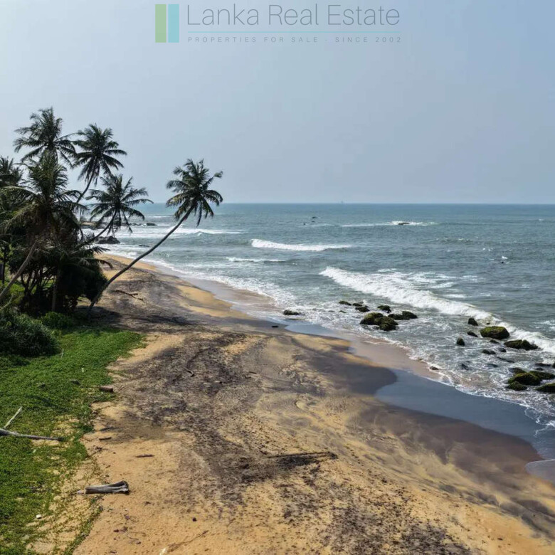 Beachfront development opportunity in Gintota
