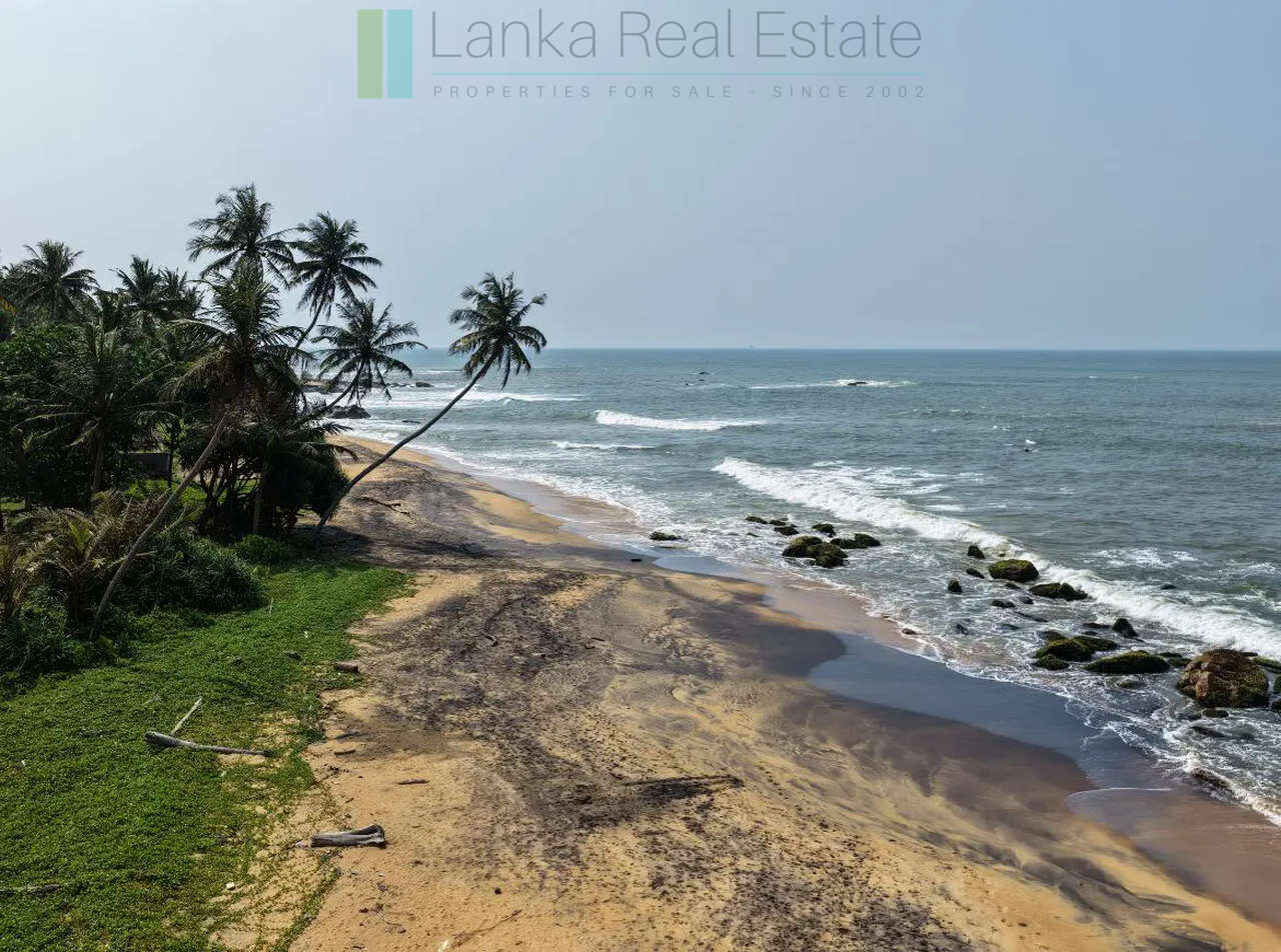 Beachfront development opportunity in Gintota