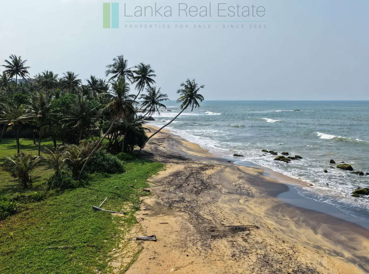 Beachfront development opportunity in Gintota