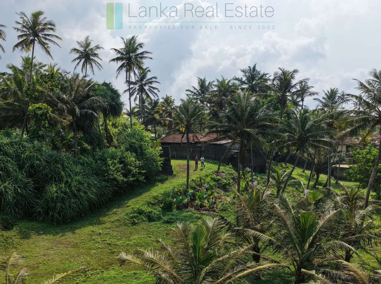 Beachfront development opportunity in Gintota