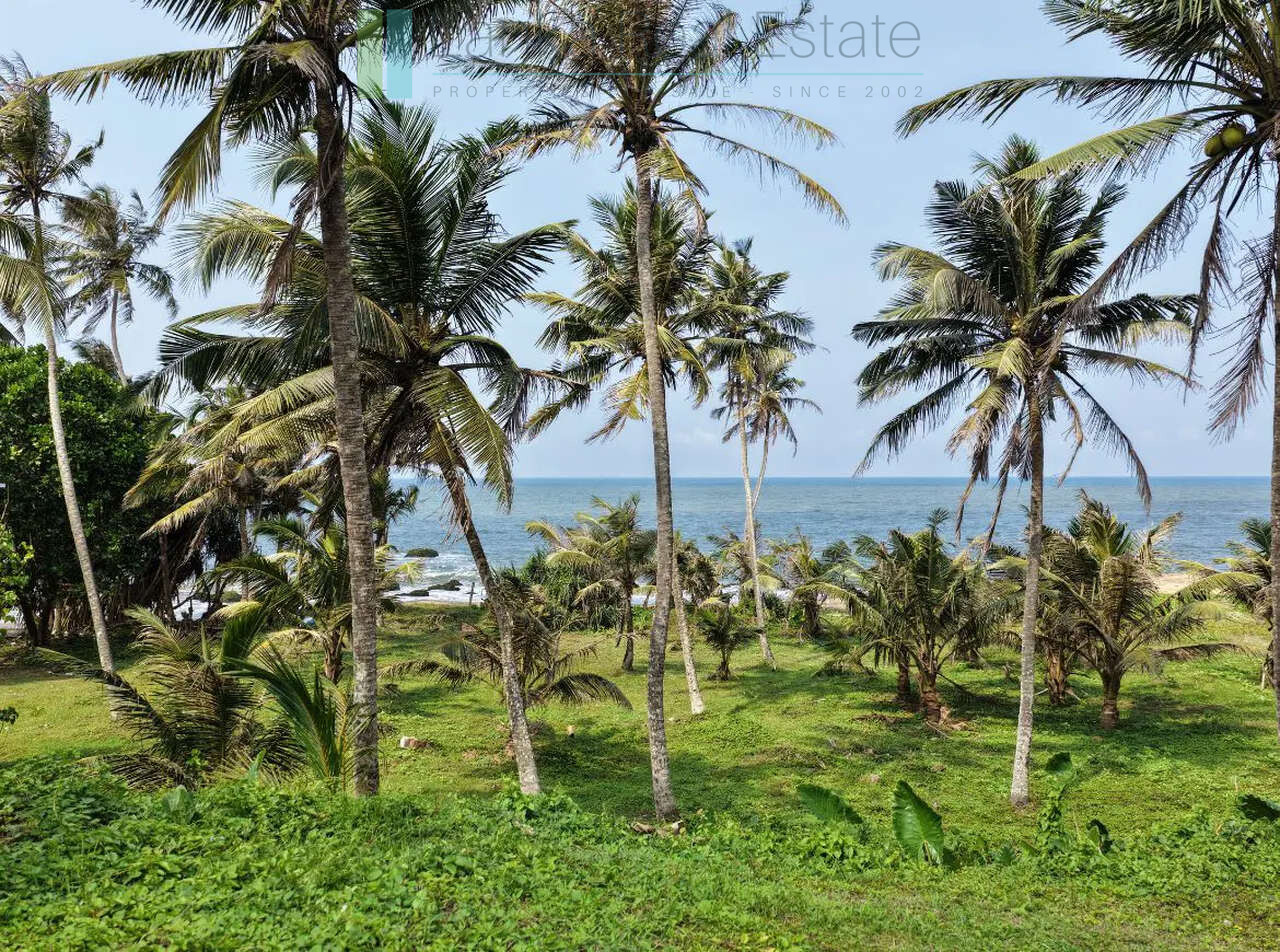 Beachfront development opportunity in Gintota