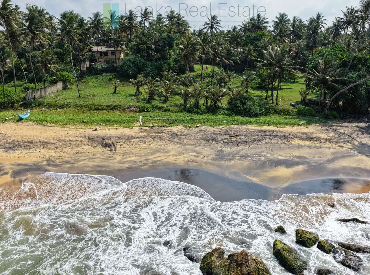 Beachfront development opportunity in Gintota