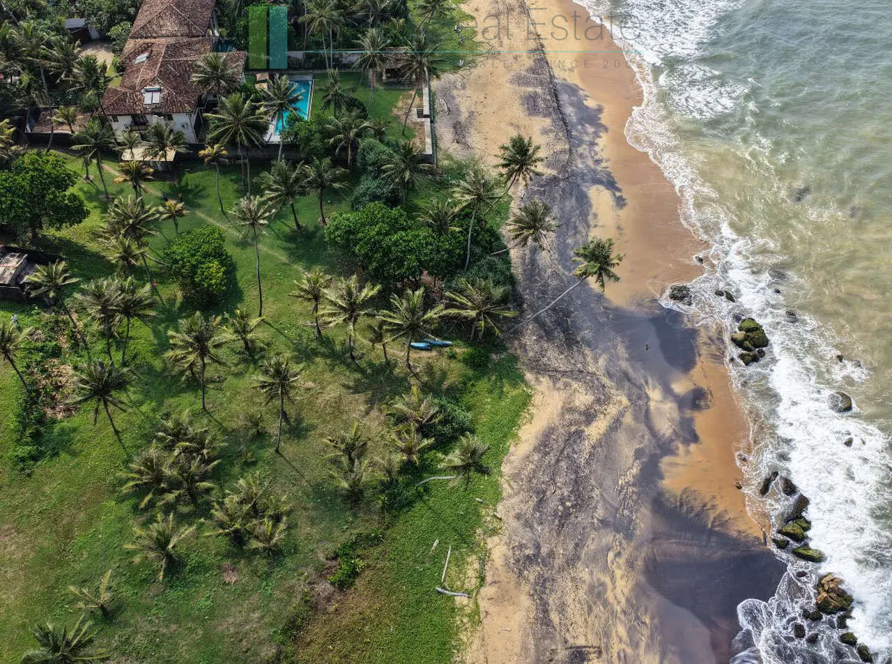 Beachfront development opportunity in Gintota