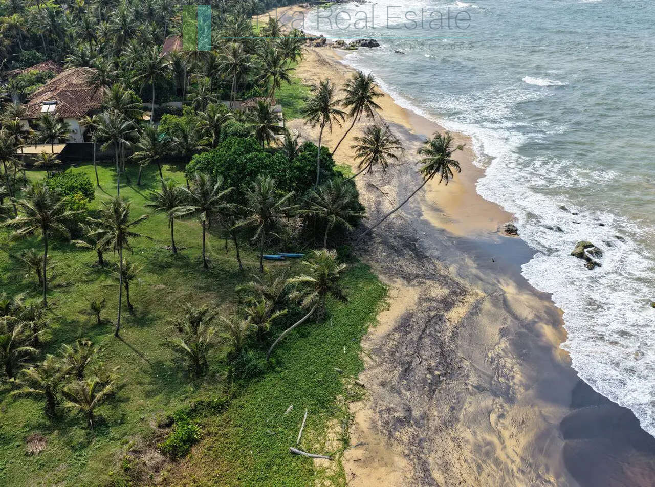 Beachfront development opportunity in Gintota