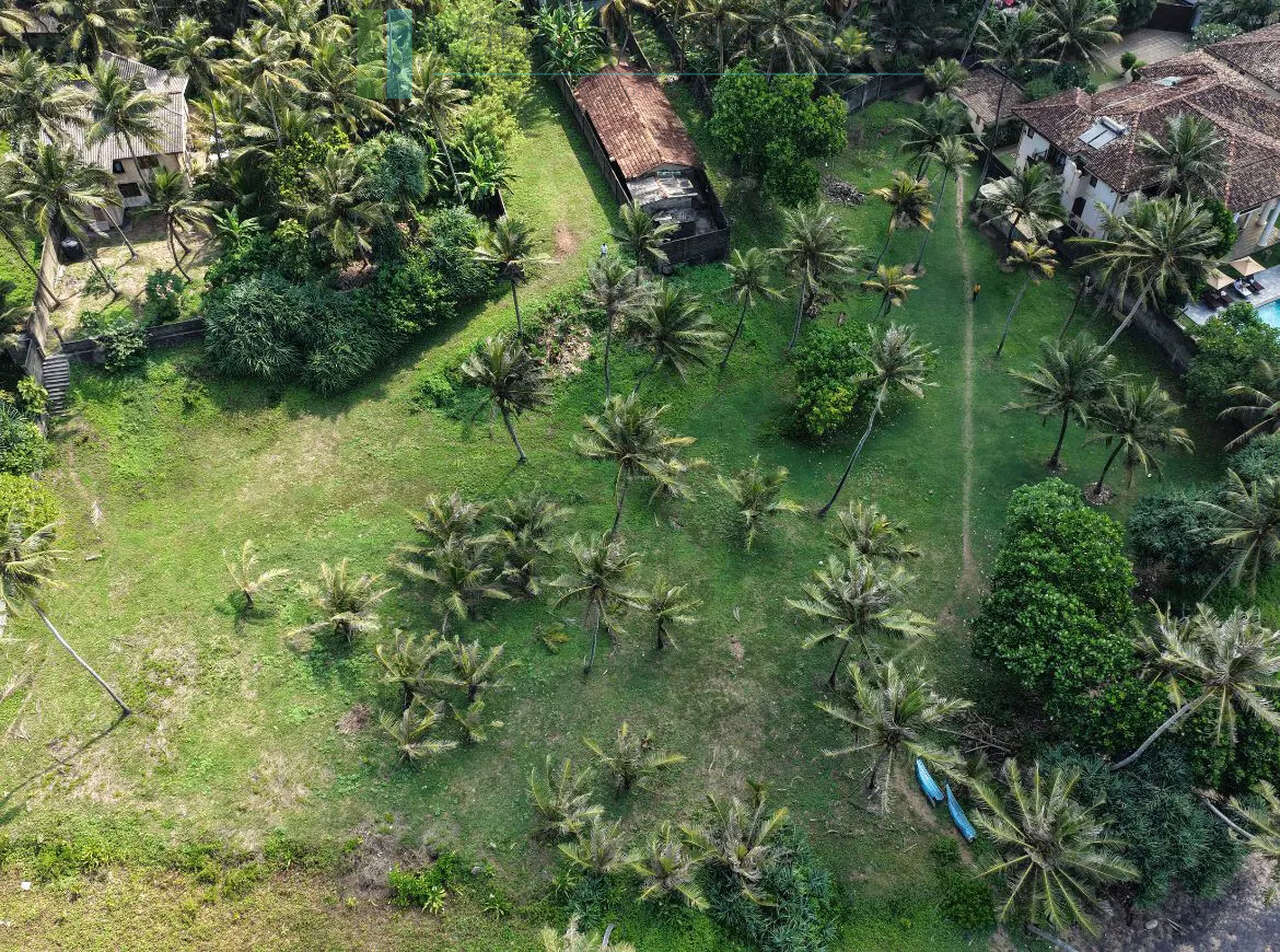 Beachfront development opportunity in Gintota