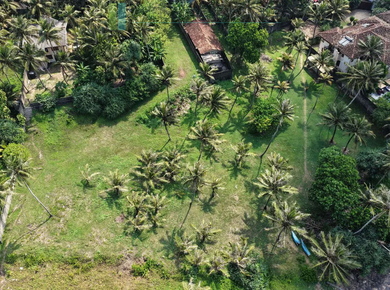 Beachfront development opportunity in Gintota
