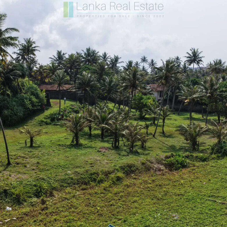 Beachfront development opportunity in Gintota