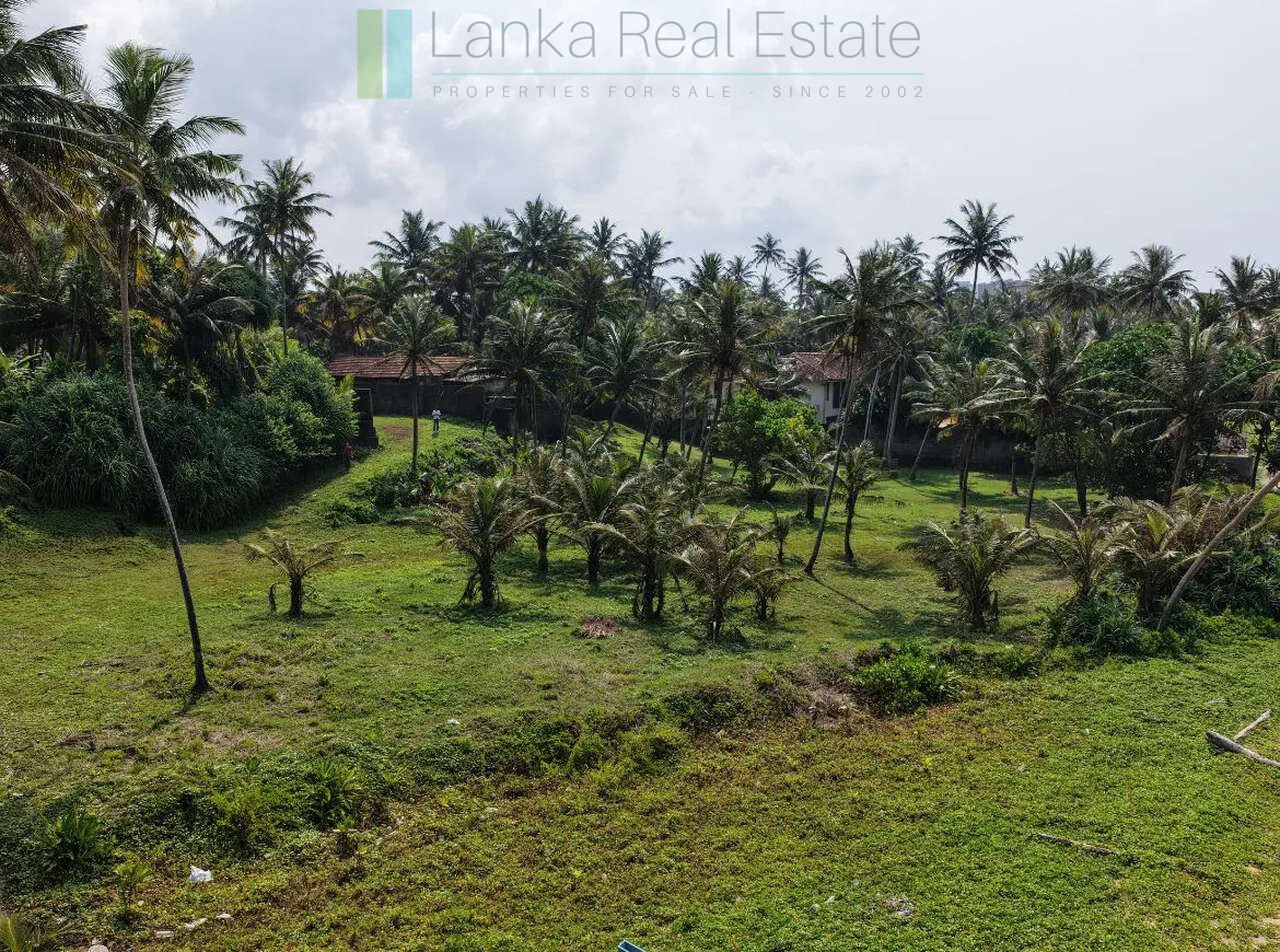 Beachfront development opportunity in Gintota