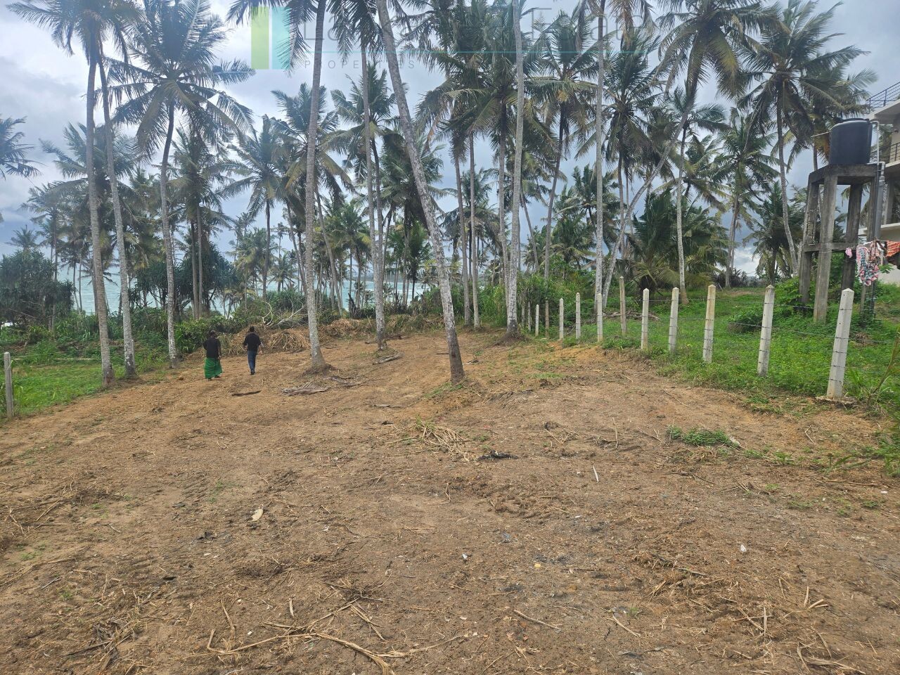 Ocean-view plot in Hiriketiya