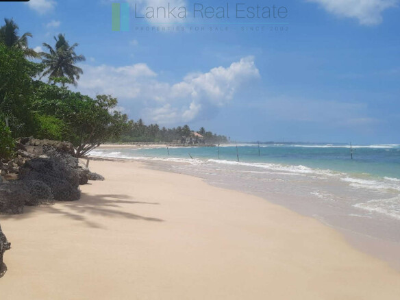 Luxurious family villa on the beach at Talpe
